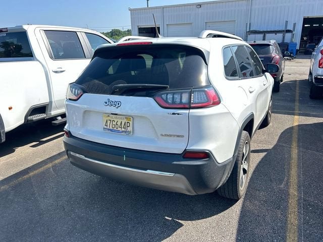 2019 Jeep Cherokee — rear three-quarter view